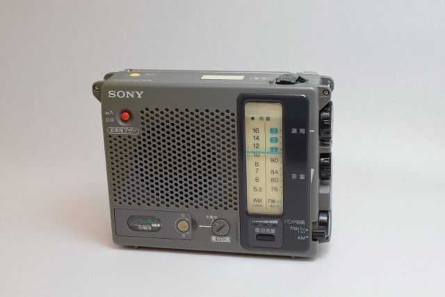 ラジオ・コンポSONY ICF-B100